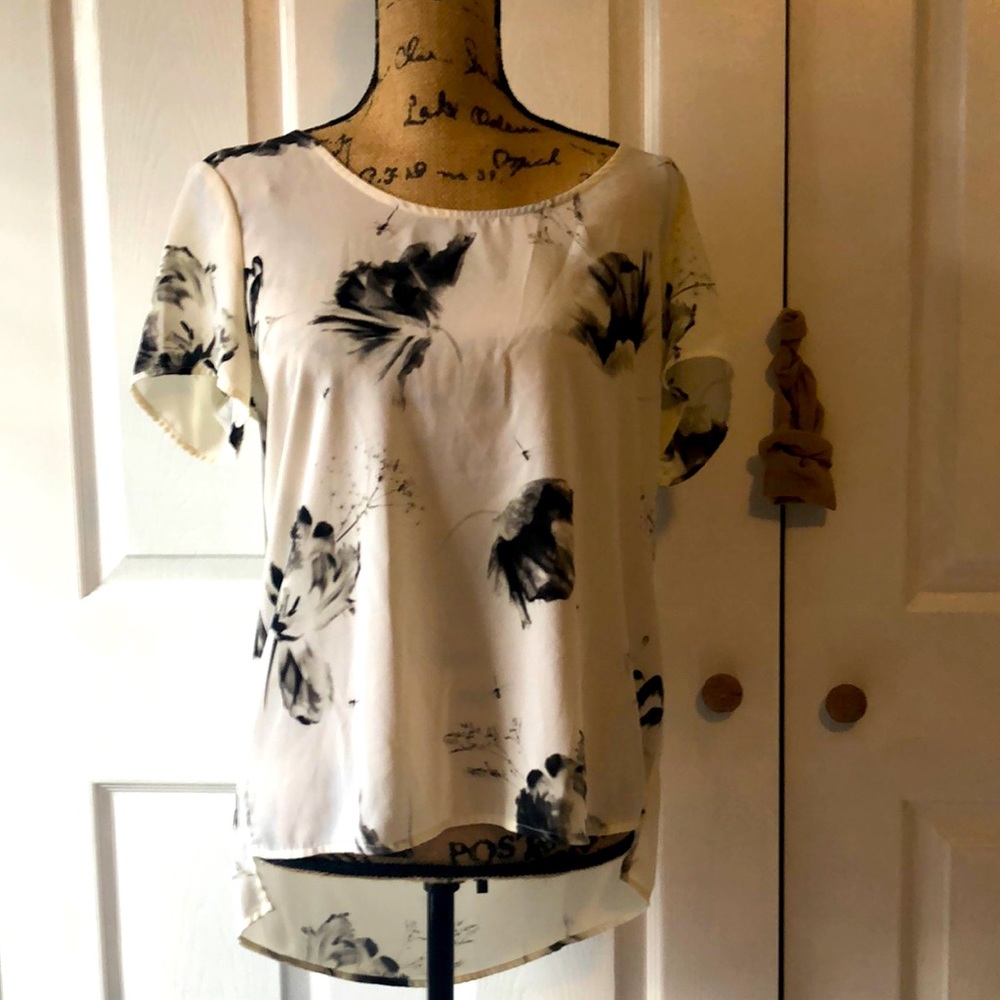 Express short sleeve blouse size medium